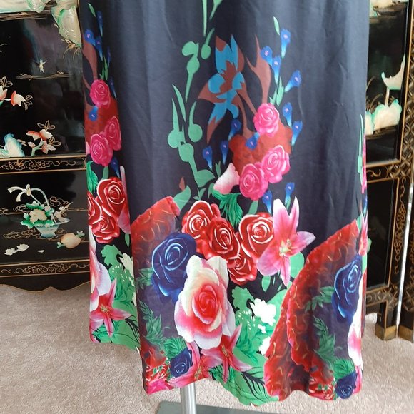 HP ๐ Floral Border Print V Neck Midi Dress - Picture 3 of 6